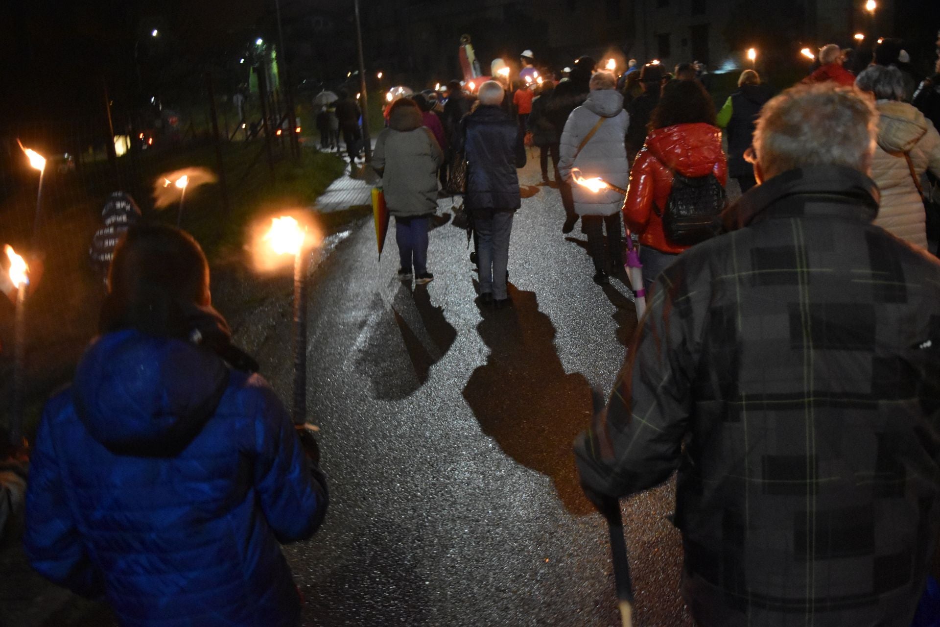 Barruelo festeja a Santa Bárbara con antorchas