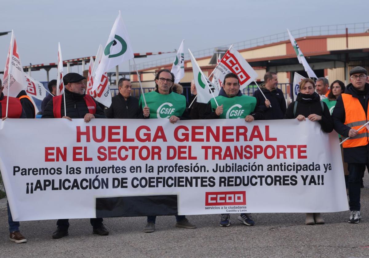 Concentración de trabajadores de Auvasa el pasado viernes en el polígono de Argales.