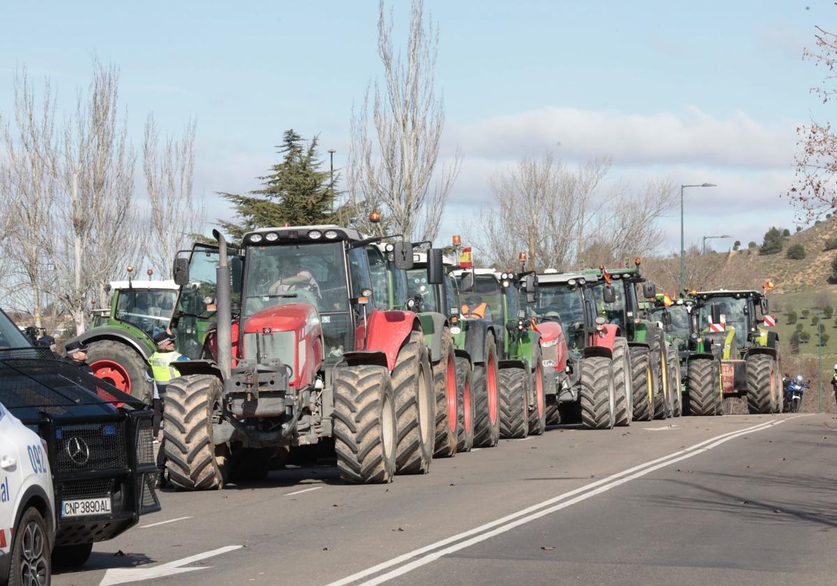 Columna de tractores por Valladolid, el pasado mes de febrero.