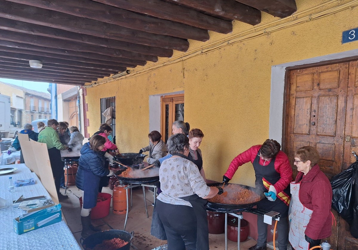 Un grupo de vecinas cocinó más de 350 kilos de jijas para ser degustadas