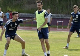 Entrenamiento de la Segoviana en el campo de las pistas de atletismo.