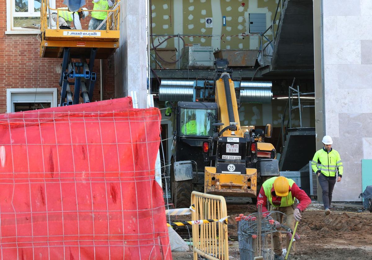 Obras en la reforma integral del complejo universitario Dacio Crespo.