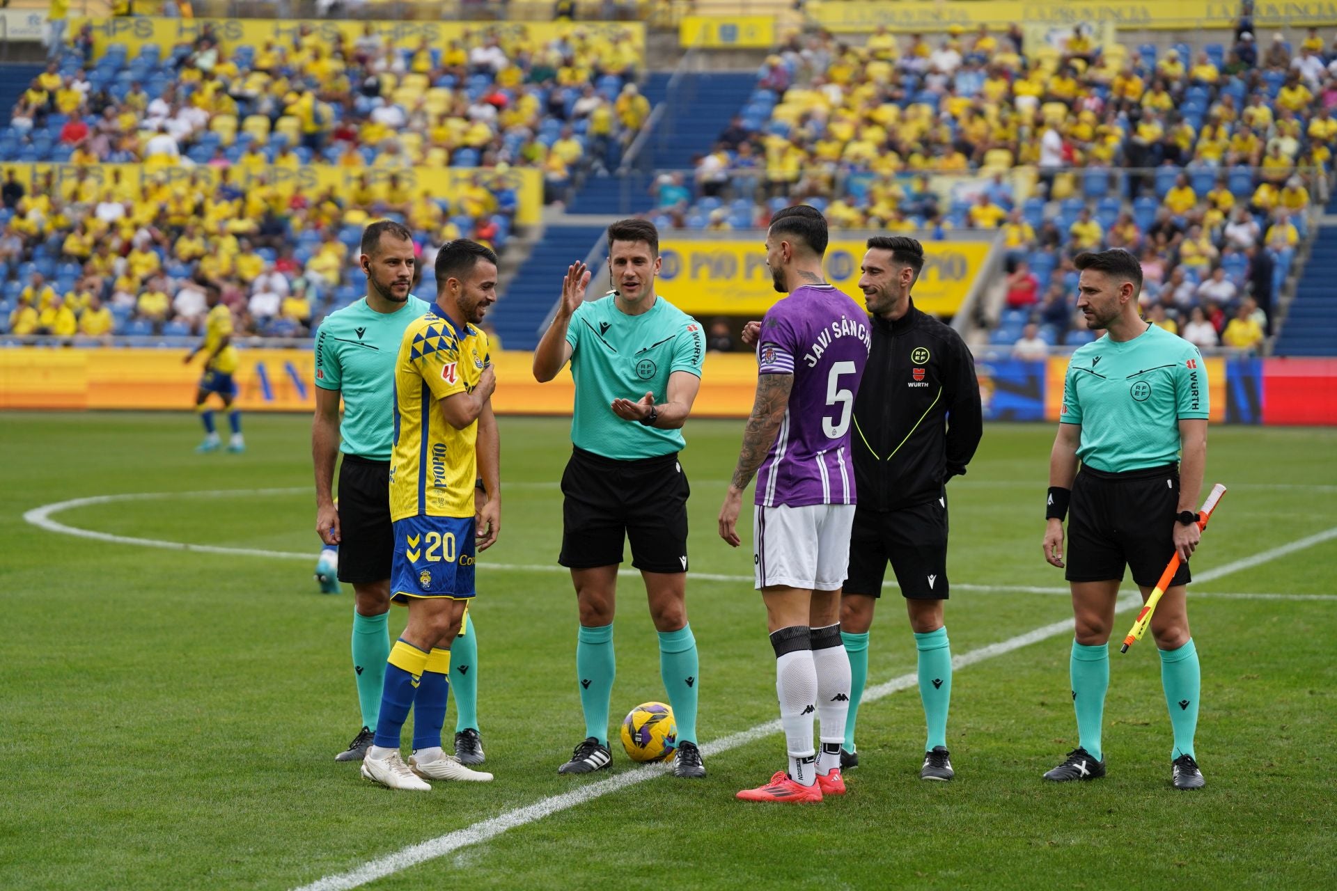 Las imágenes del partido entre Las Palmas y el Real Valladolid