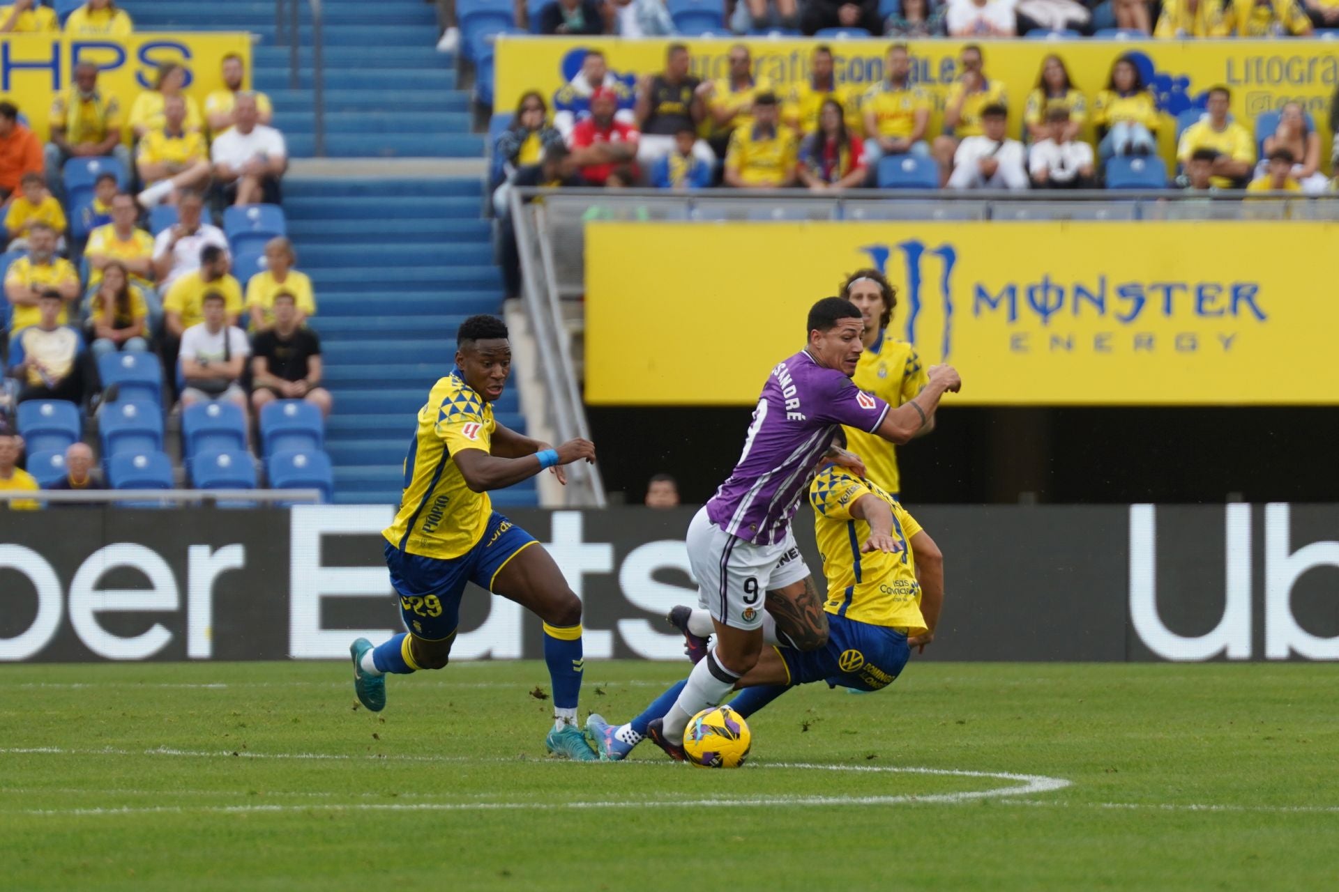 Las imágenes del partido entre Las Palmas y el Real Valladolid