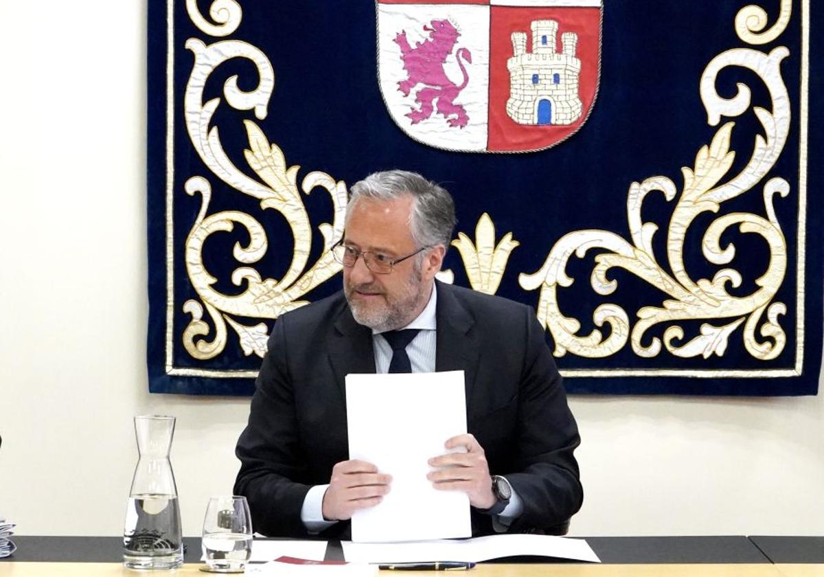 Carlos Pollán, durante una reunión de la Mesa de las Cortes.