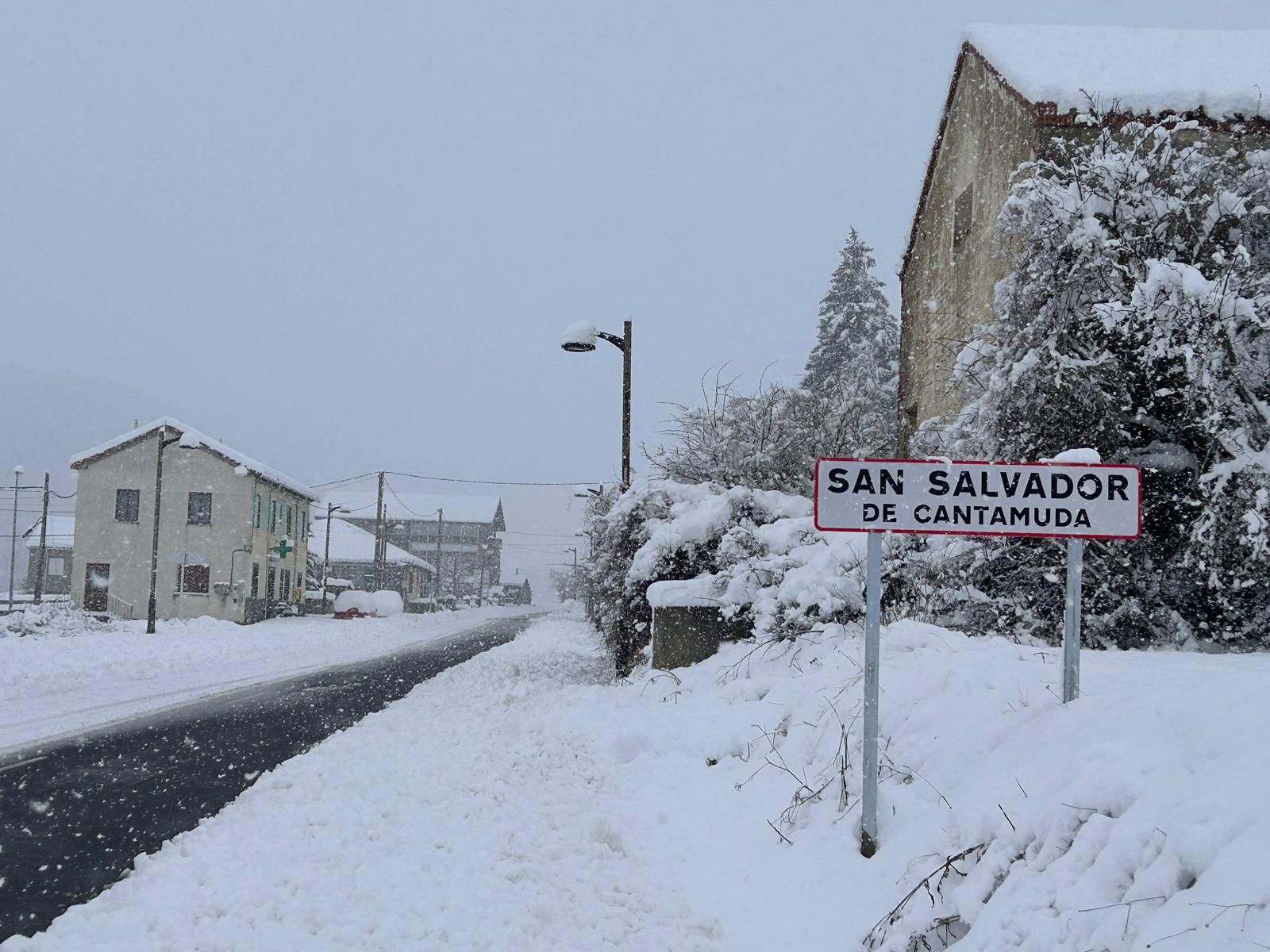 La nieve deja bonitas estampas en Cantamuda