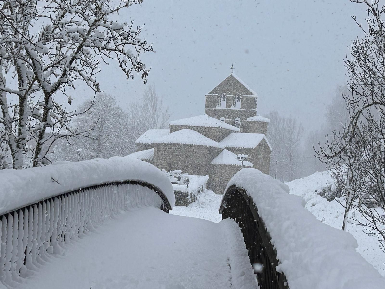 La nieve deja bonitas estampas en Cantamuda