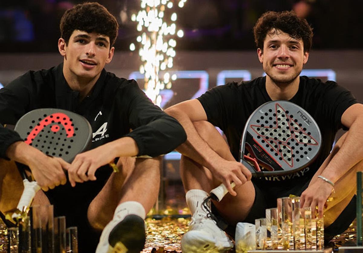 Arturo Coello y Agustín Tapia, con sus trofeos en el Premier Pádel de Milán.