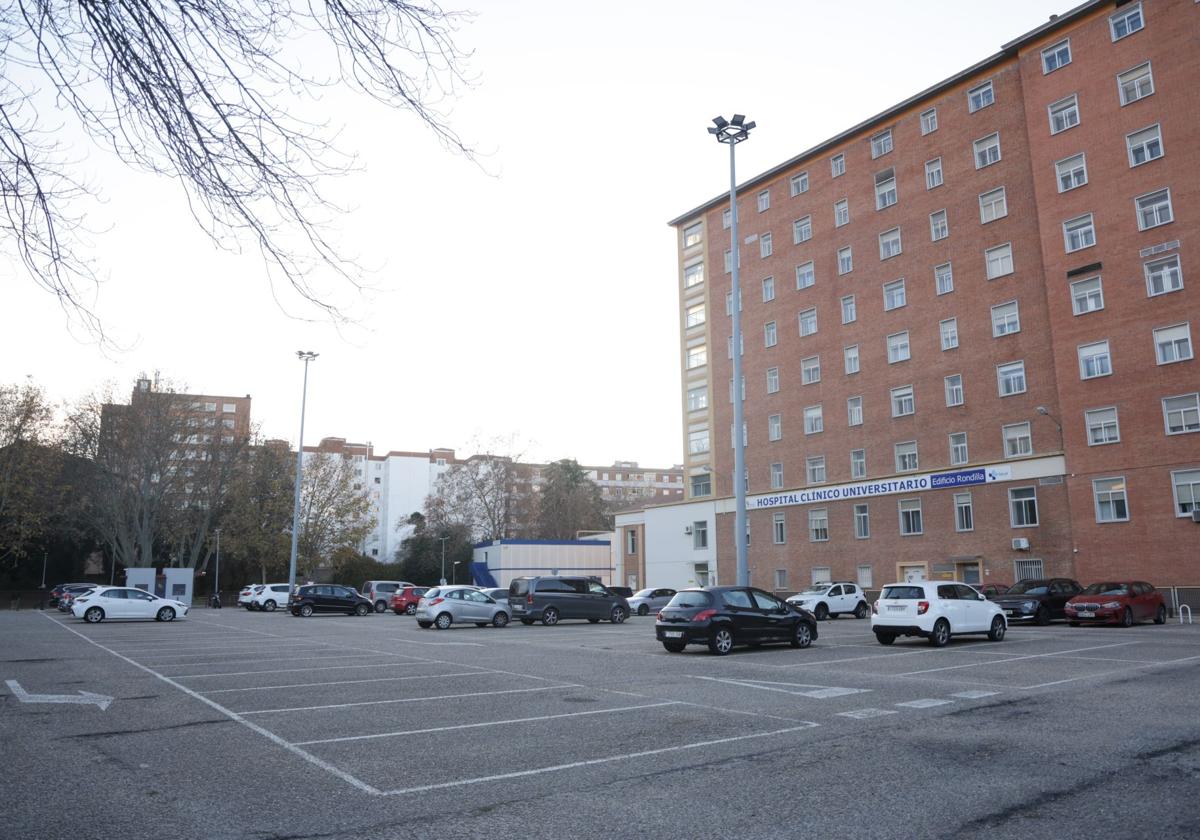 Actual zona de aparcamiento junto al Edificio Rondilla (antigua Residencia Río Hortega), que será ocupada por el edificio de la Ciudad de la Justicia