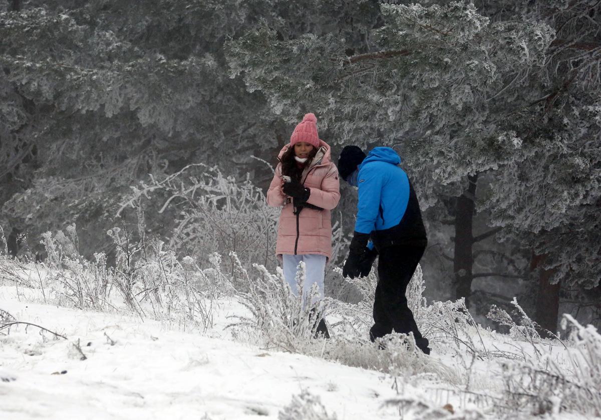 El final del otoño cubre de nieve la vertiente segoviana de la sierra de Guadarrama
