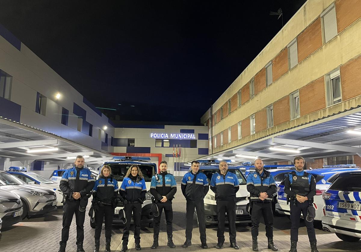 El equipo de ocho agentes que ha salido rumbo a Sedaví.