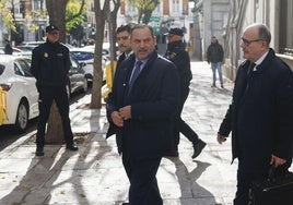 El exministro de Transportes José Luis Ábalos tras prestar declaración voluntaria en el caso Koldo ante el magistrado del Tribunal Supremo Leopoldo Puente.