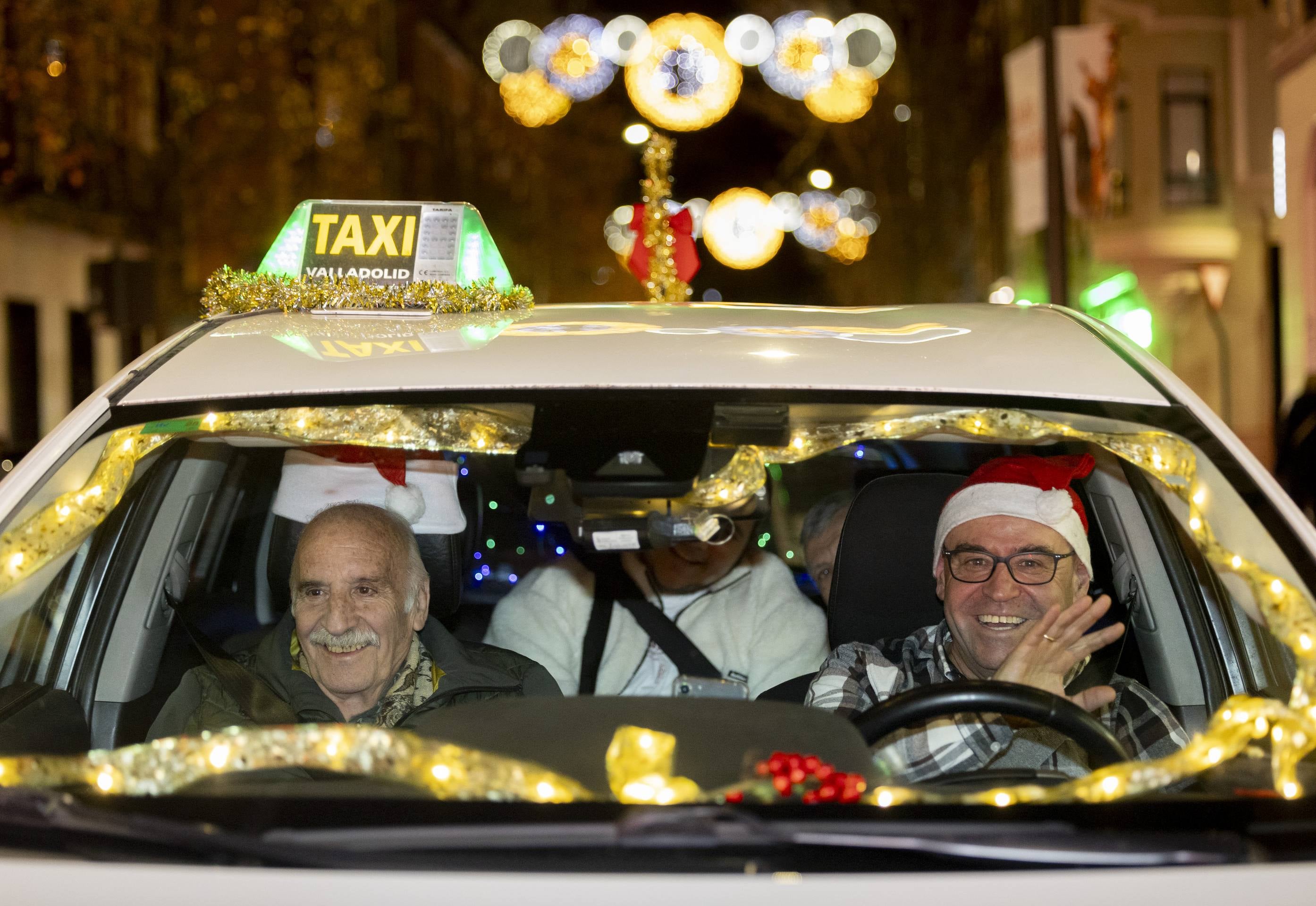Los taxistas acercan la Navidad a 210 mayores de Valladolid