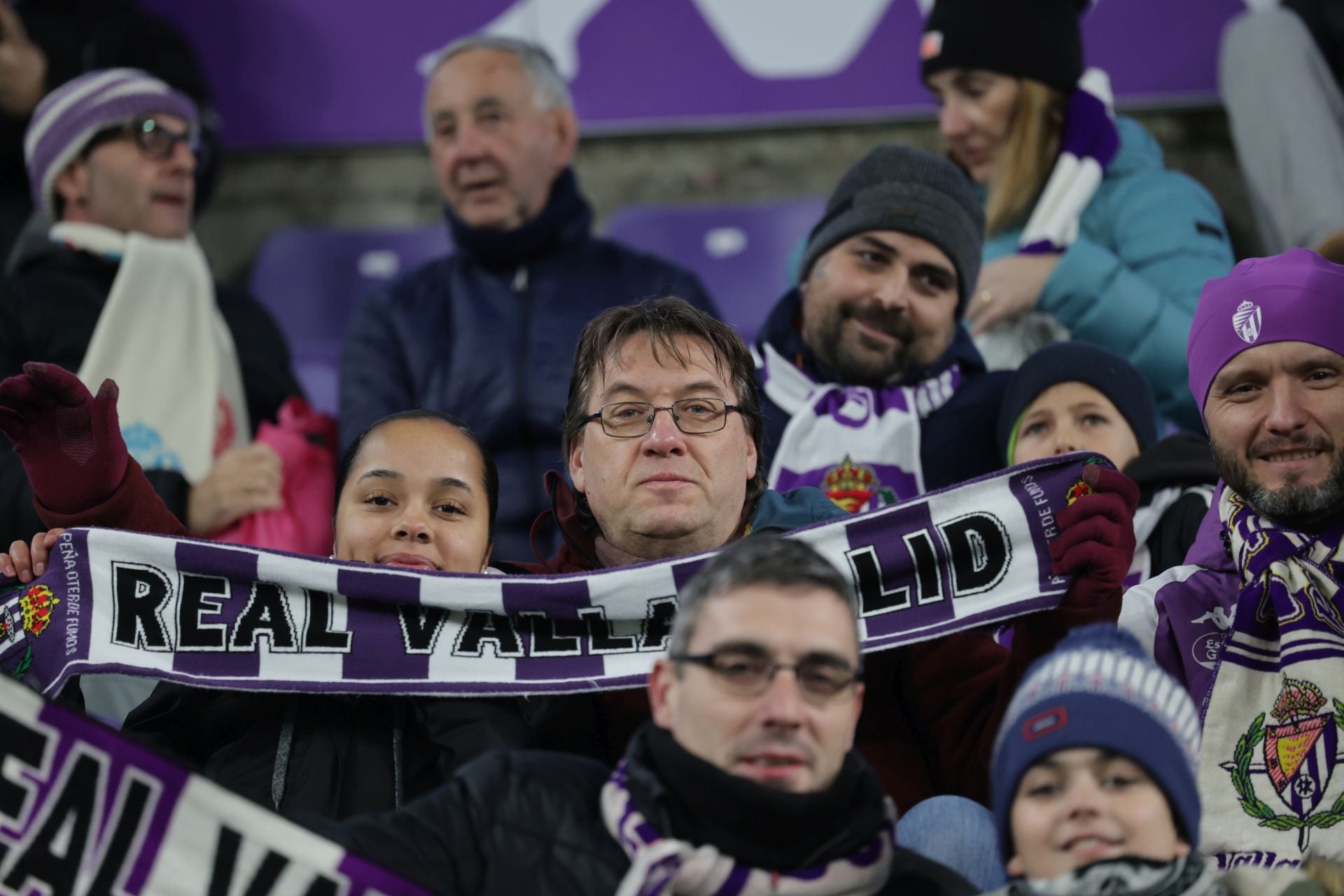 Búscate en la grada del estadio José Zorrilla (1/4)