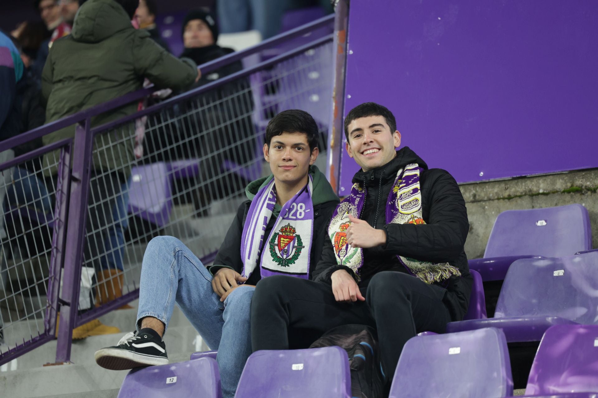 Búscate en la grada del estadio José Zorrilla (1/4)