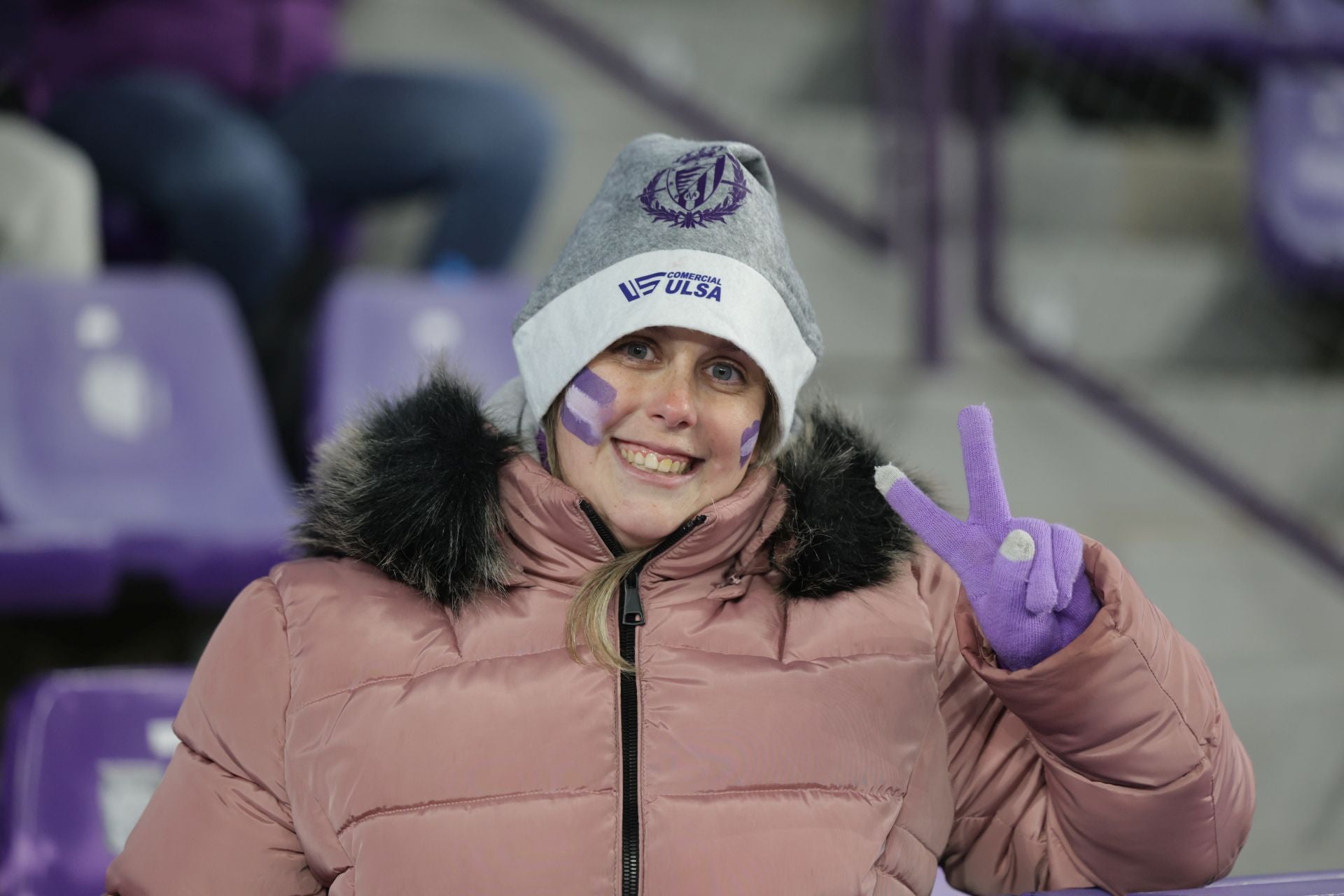 Búscate en la grada del estadio José Zorrilla (1/4)