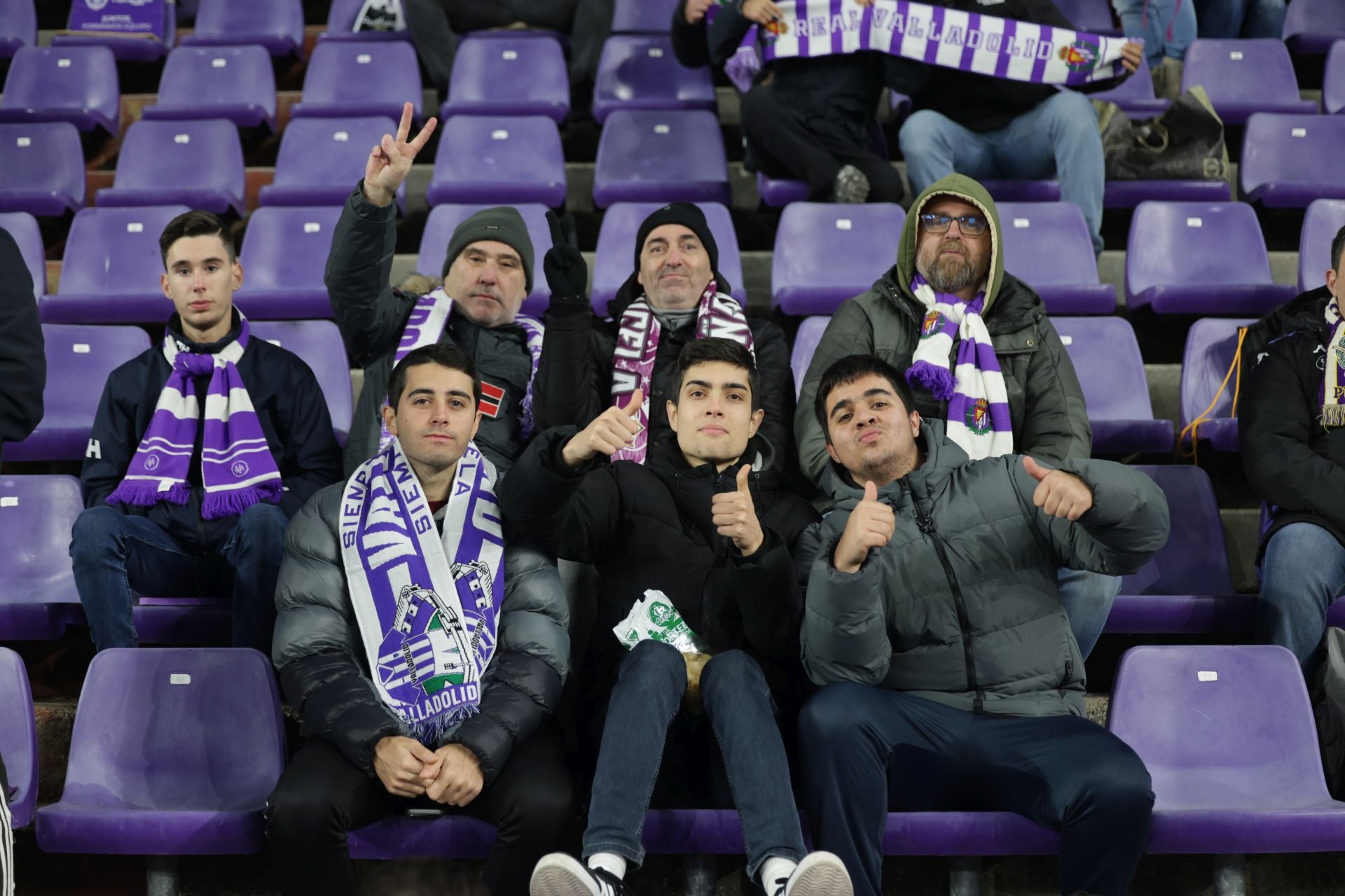 Búscate en la grada del estadio José Zorrilla (1/4)