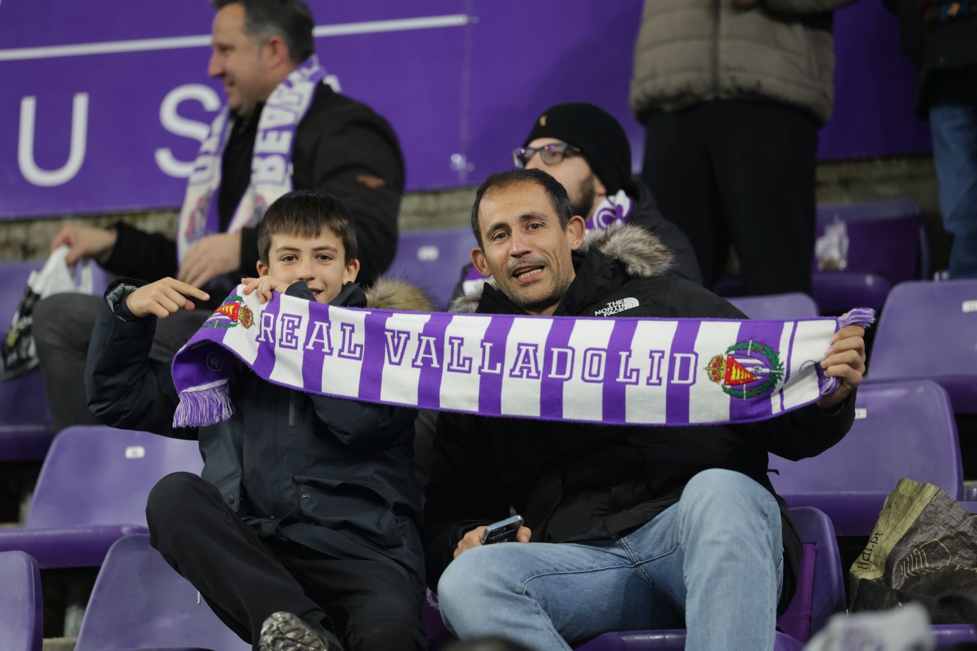 Búscate en la grada del estadio José Zorrilla (1/4)