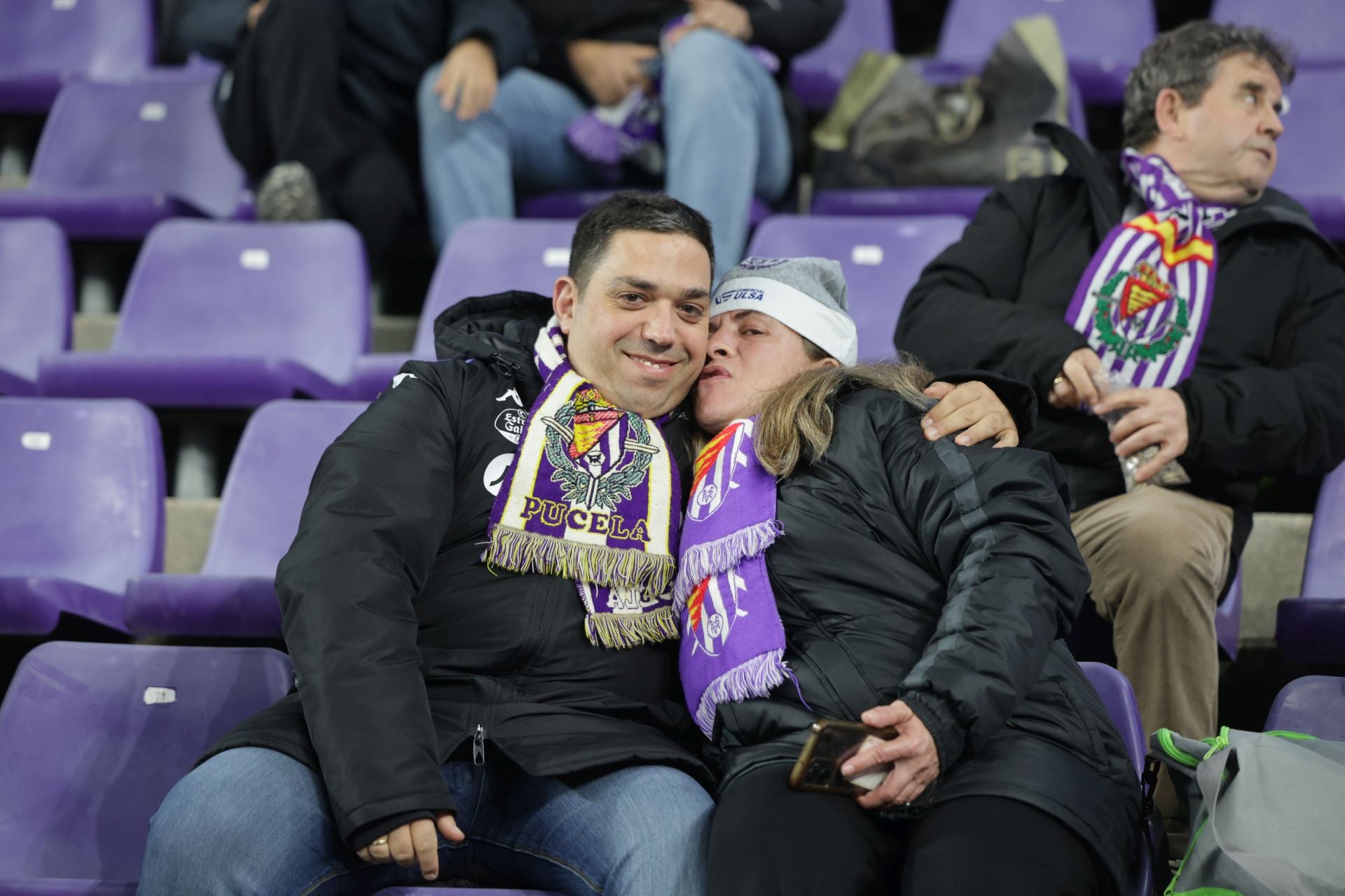 Búscate en la grada del estadio José Zorrilla (1/4)