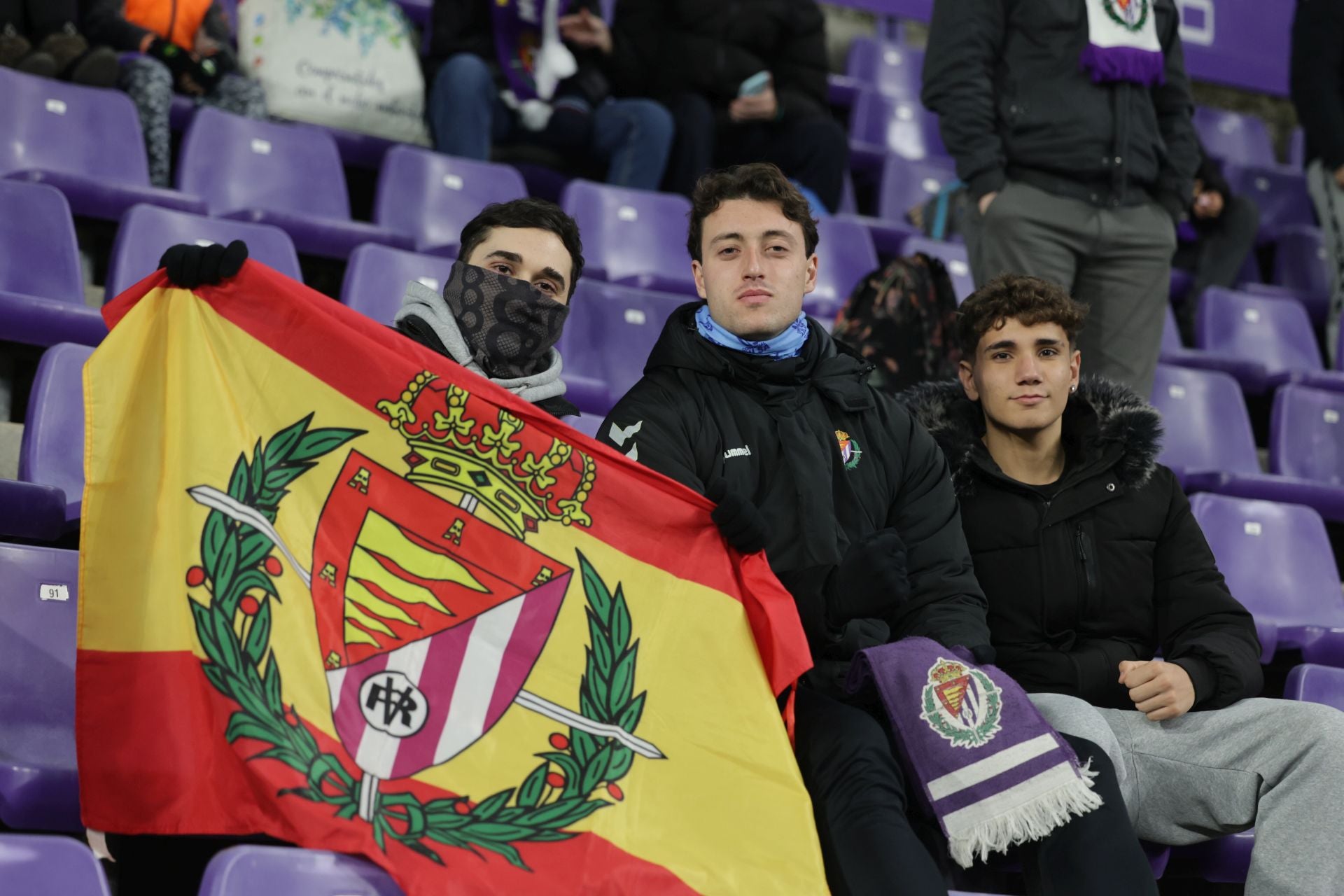 Búscate en la grada del estadio José Zorrilla (1/4)