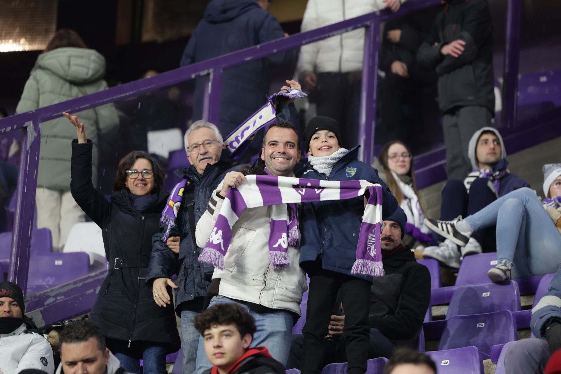 Búscate en la grada del estadio José Zorrilla (2/4)