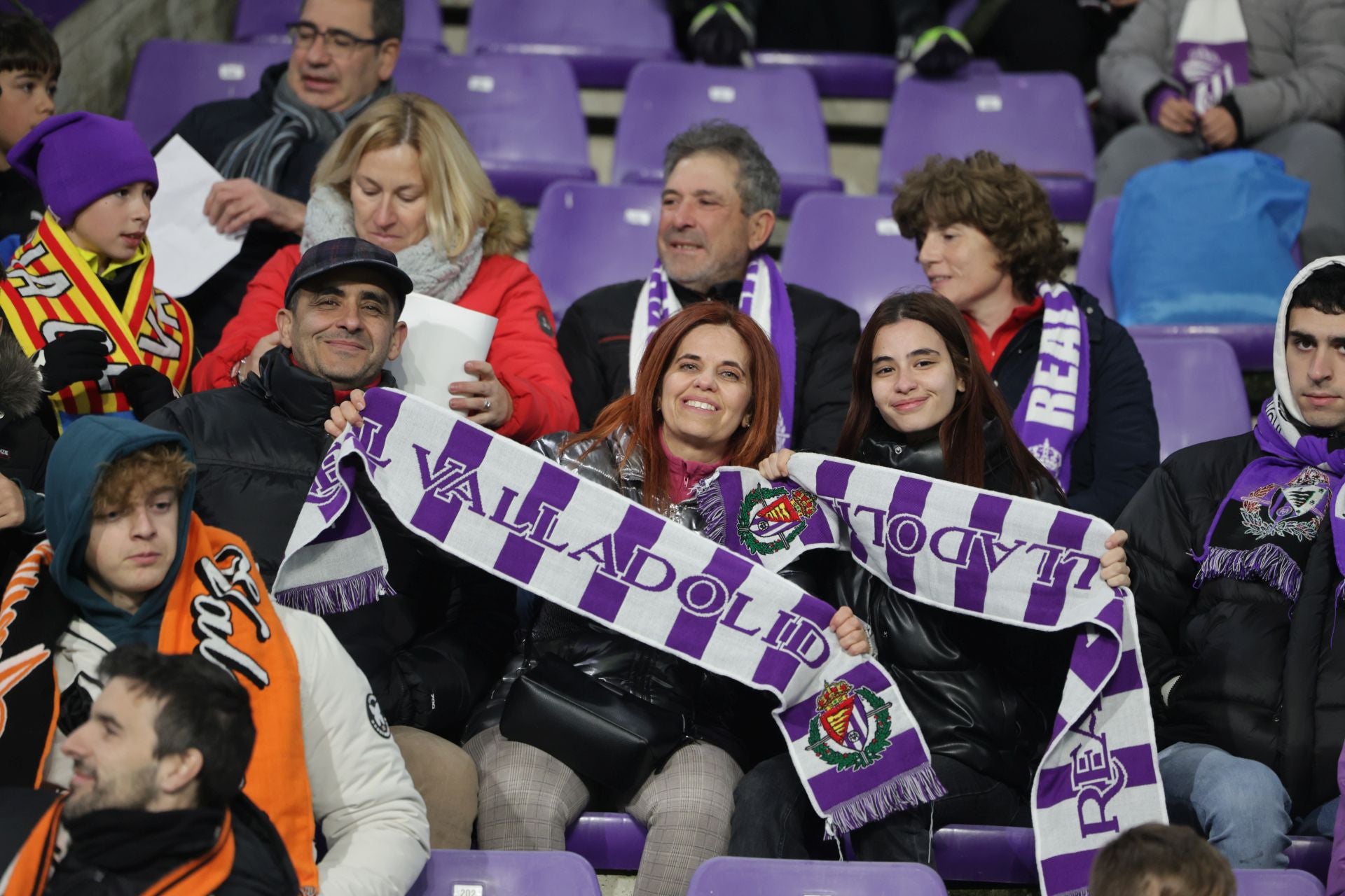 Búscate en la grada del estadio José Zorrilla (2/4)