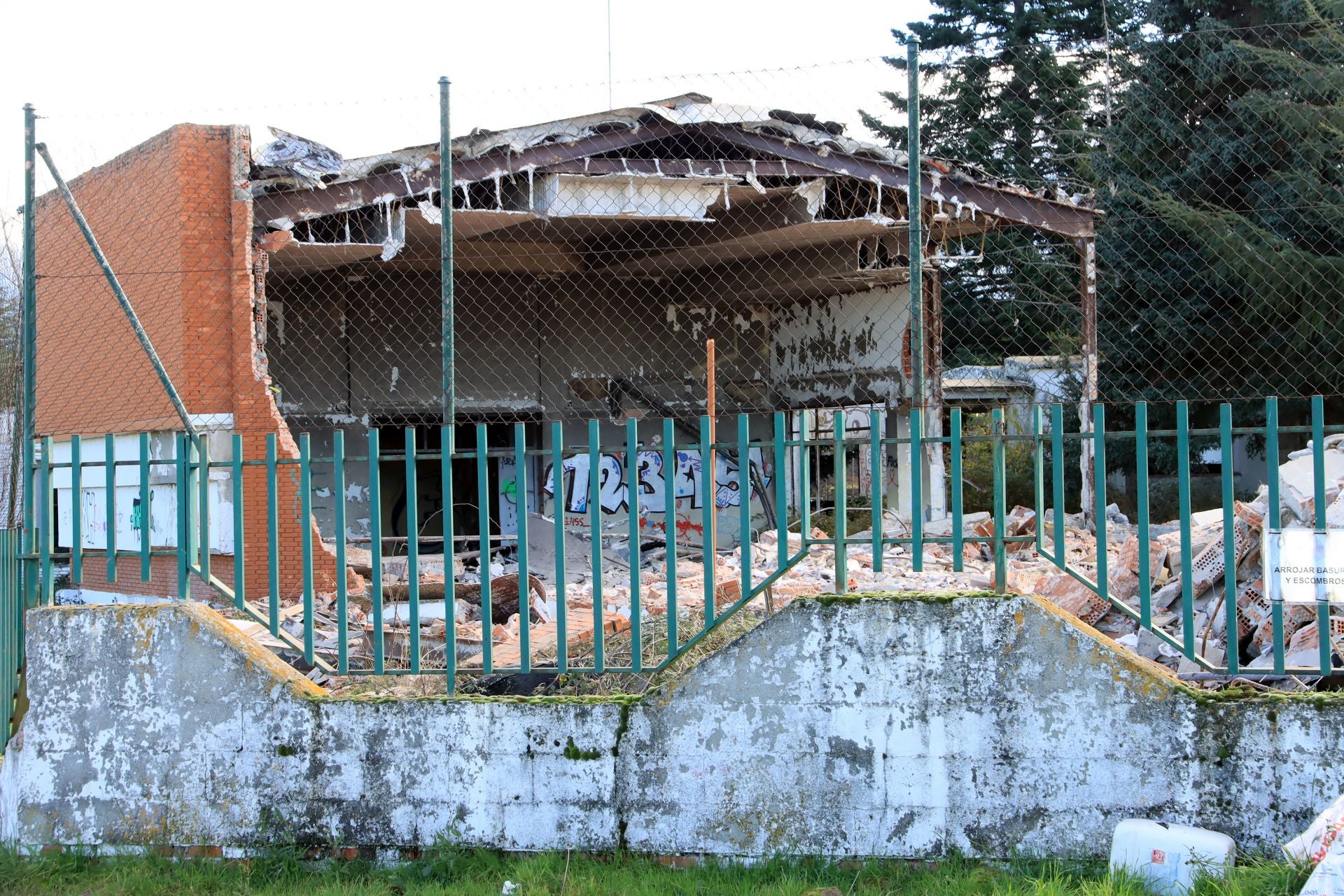 Fotografías del derribo del colegio Saint Michael