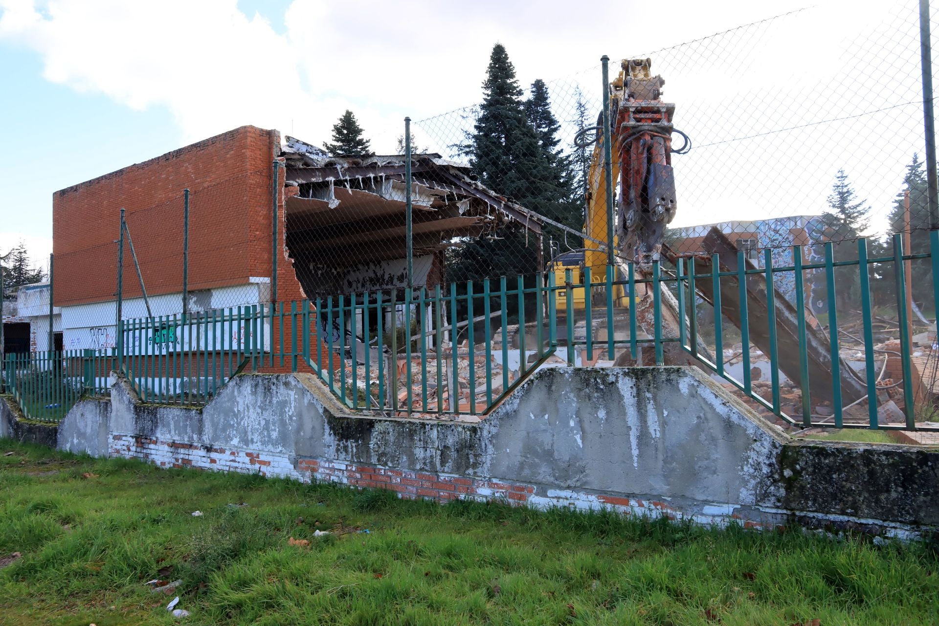 Fotografías del derribo del colegio Saint Michael