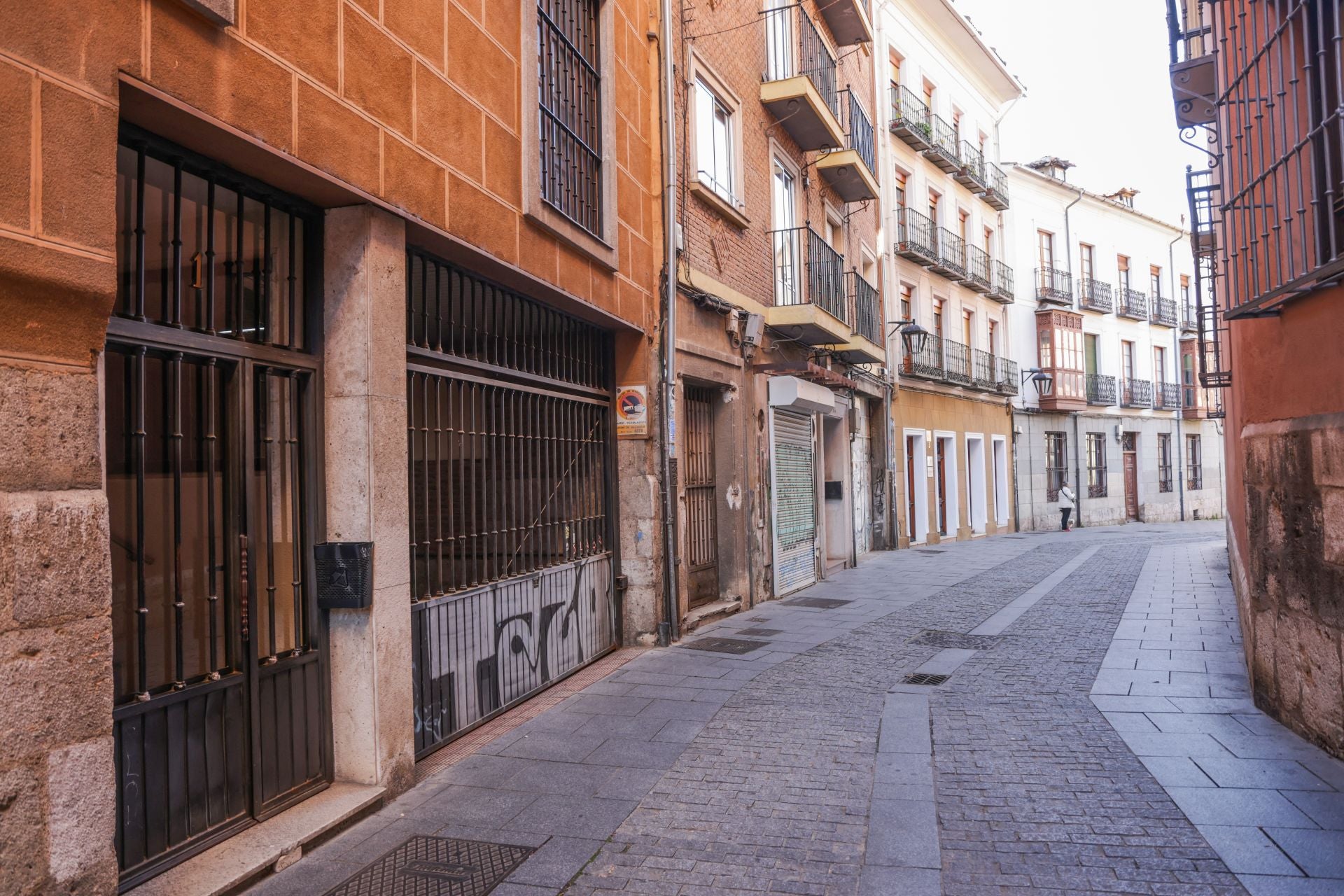 Un recorrido en imágenes por la calle Expósitos