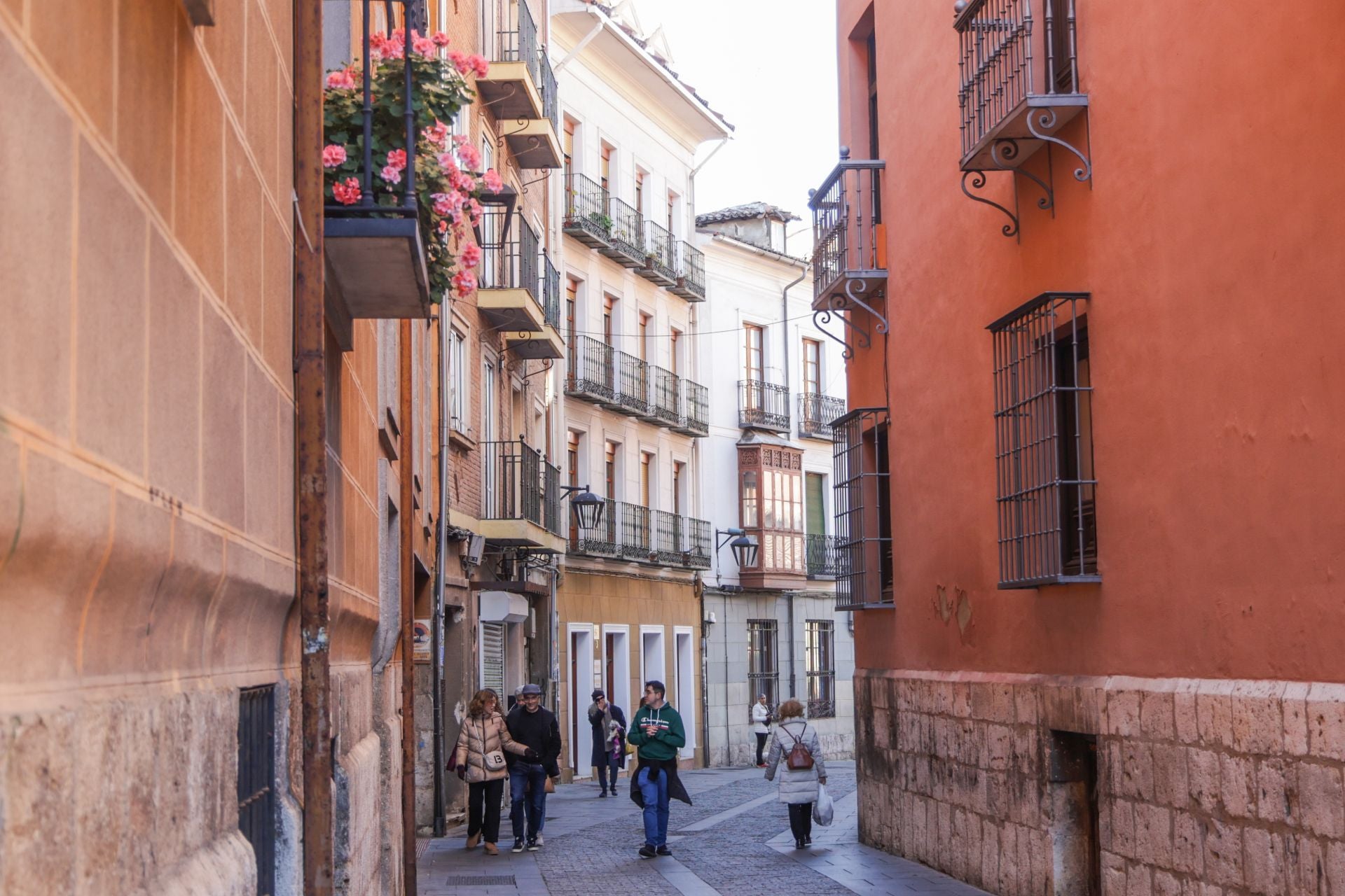 Un recorrido en imágenes por la calle Expósitos