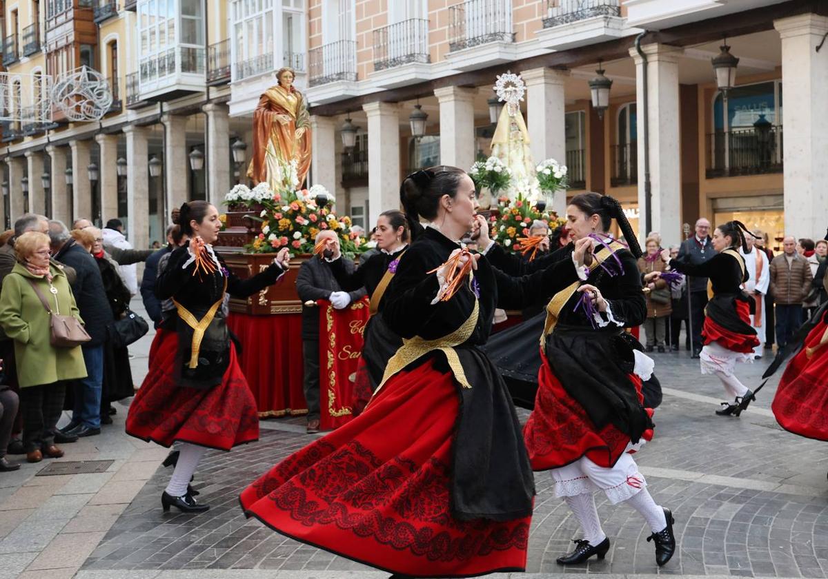 Santa Lucía recorre las calles de Palencia