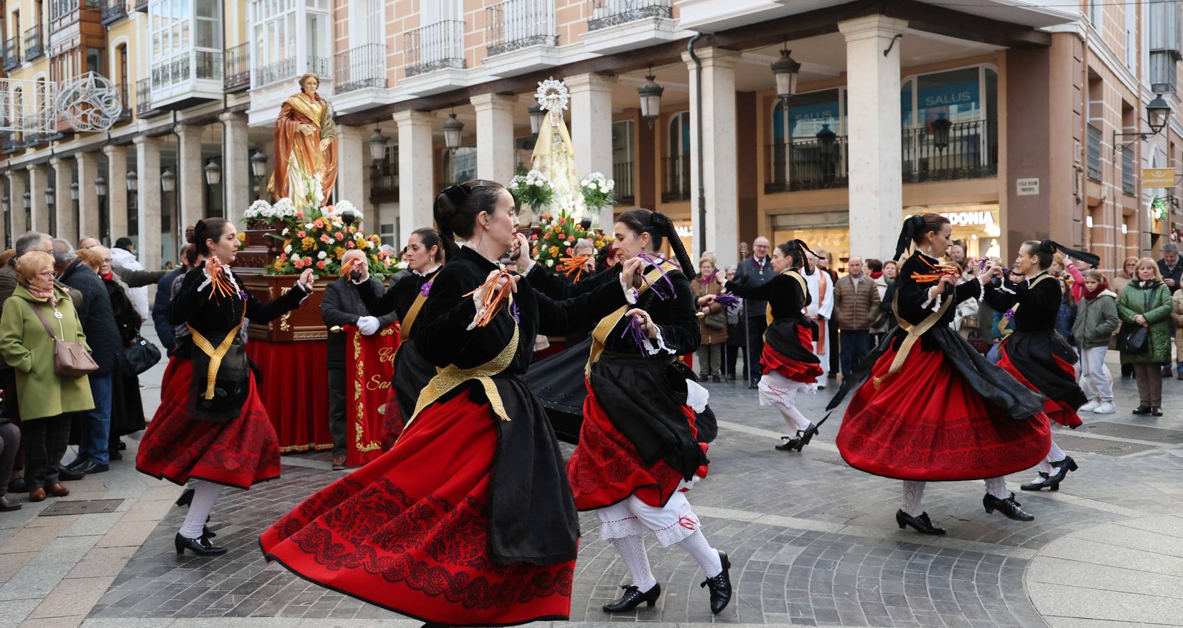 Santa Lucía recorre las calles de Palencia