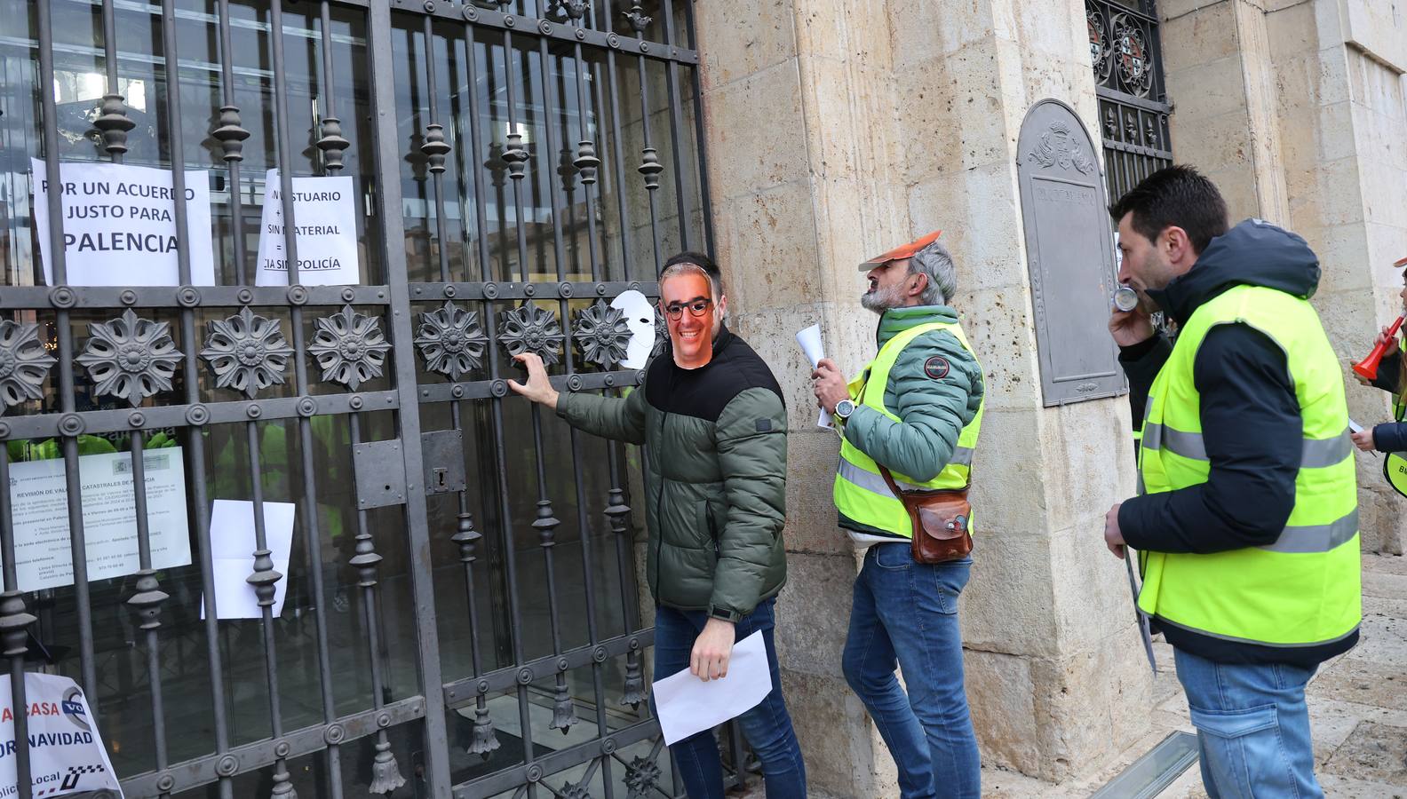 Silbidos y pataleos de la Policía Local de Palencia