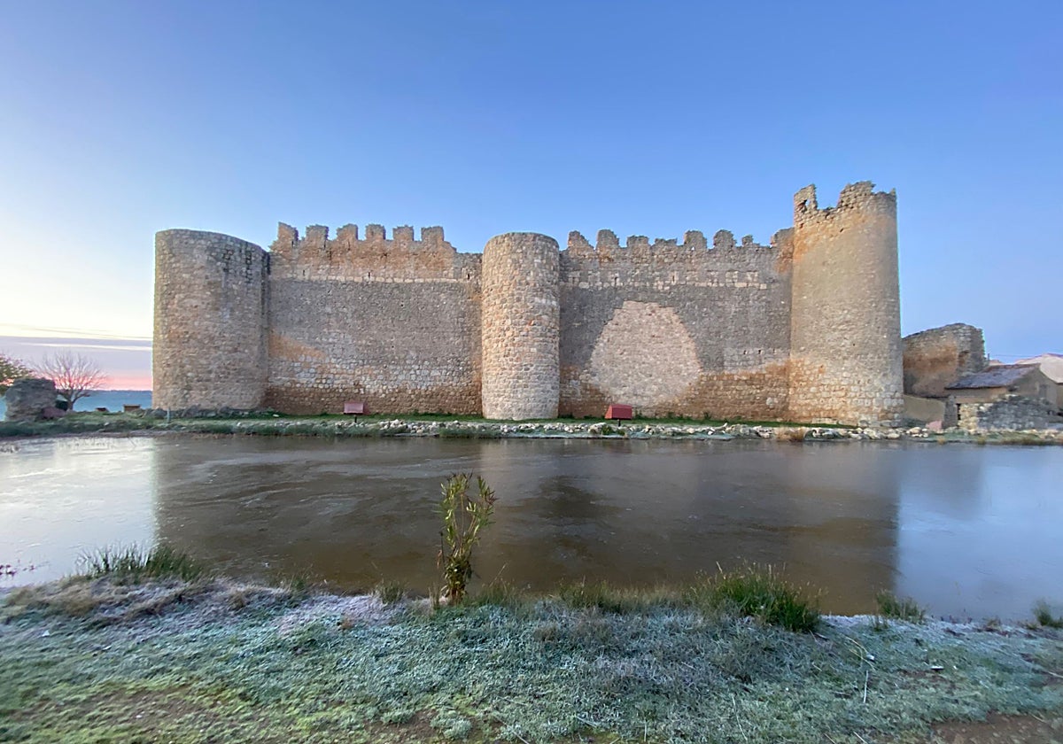Aspecto helado esta mañana de la laguna de Urueña