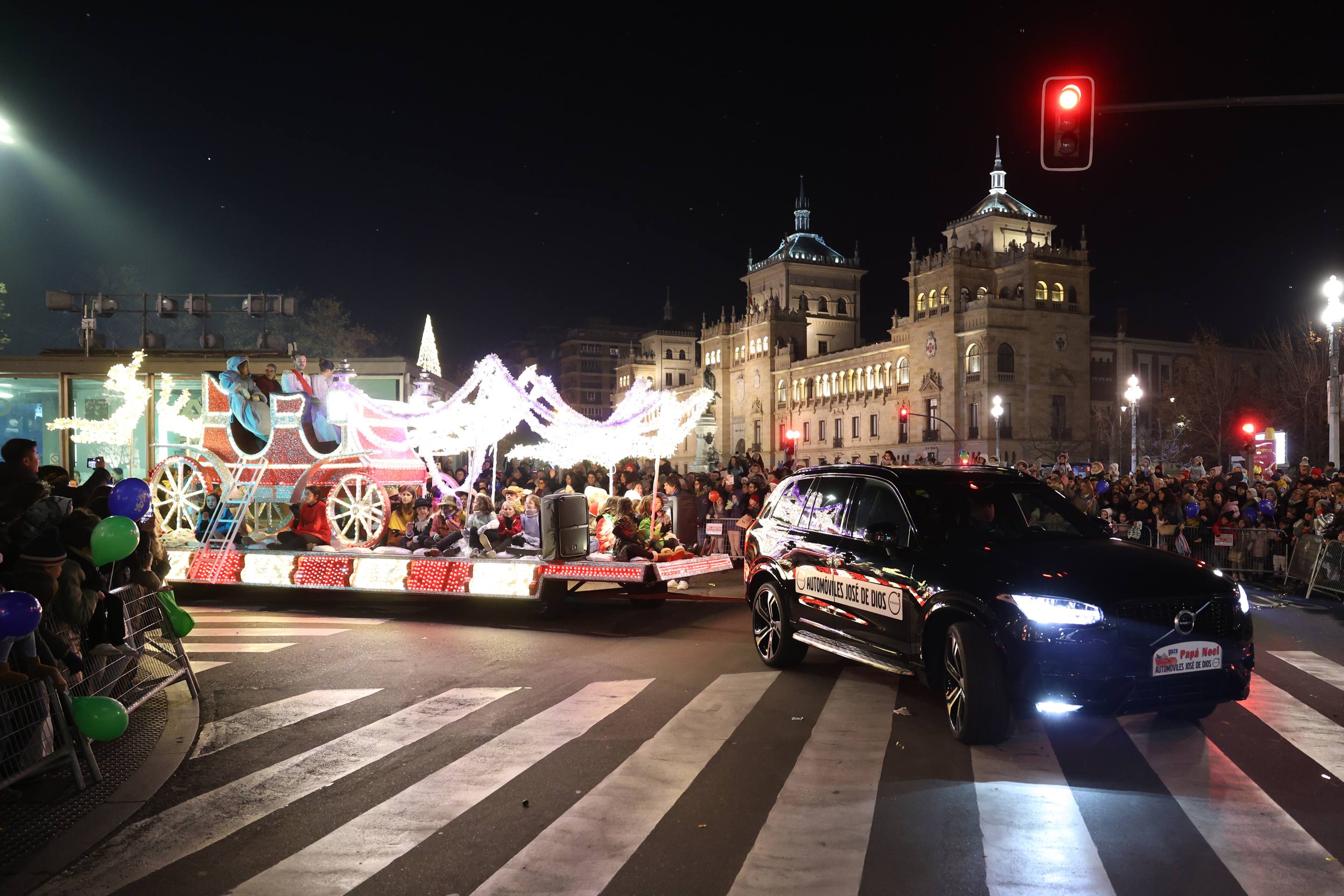 Las imágenes de la Cabalgata de Papa Noel en Valladolid