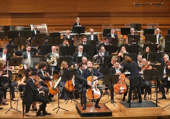 Un momento del concierto con Ivan Skanavi al chelo.