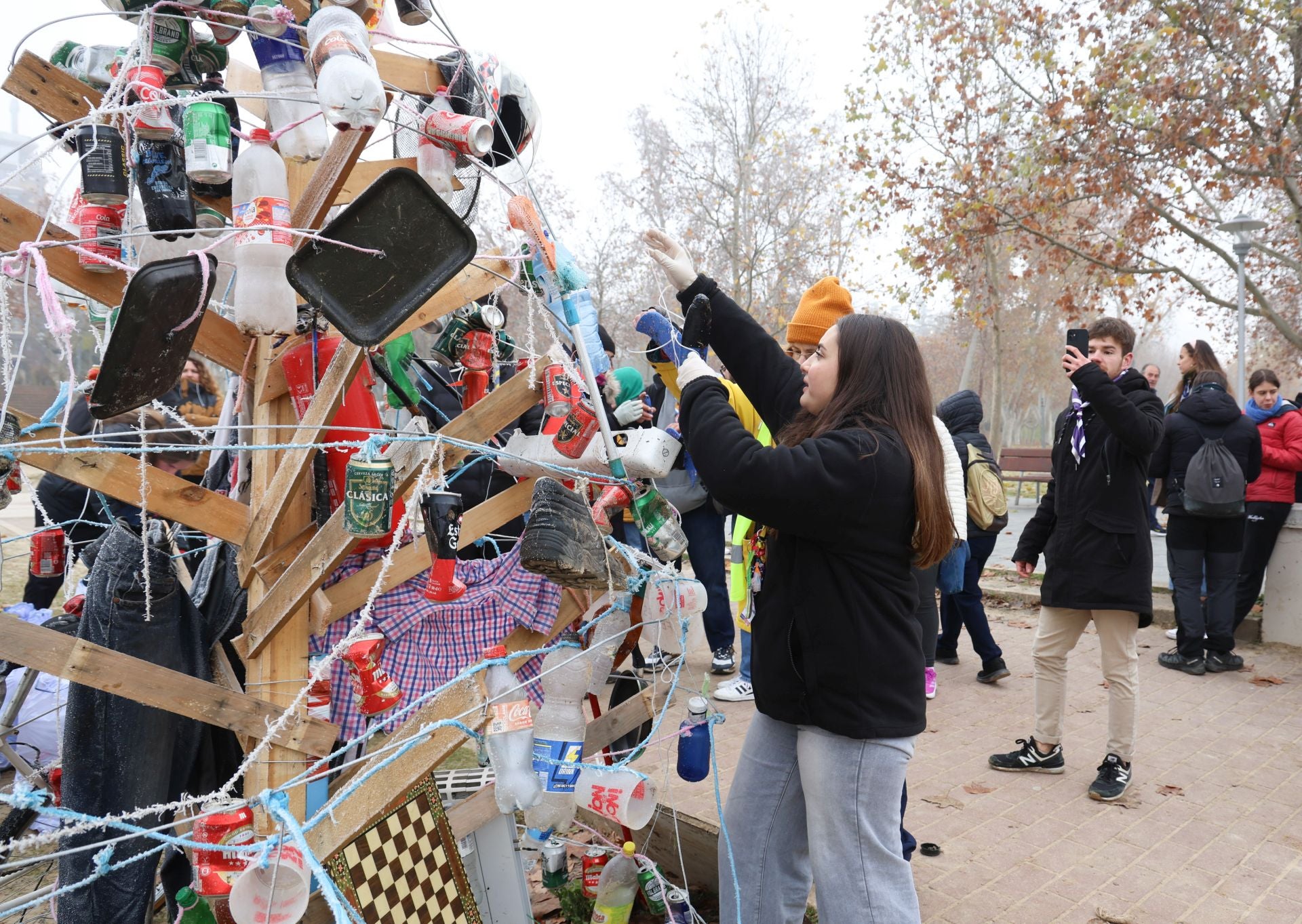 La jornada de recogida de basura junto al Pisuerga, en imágenes