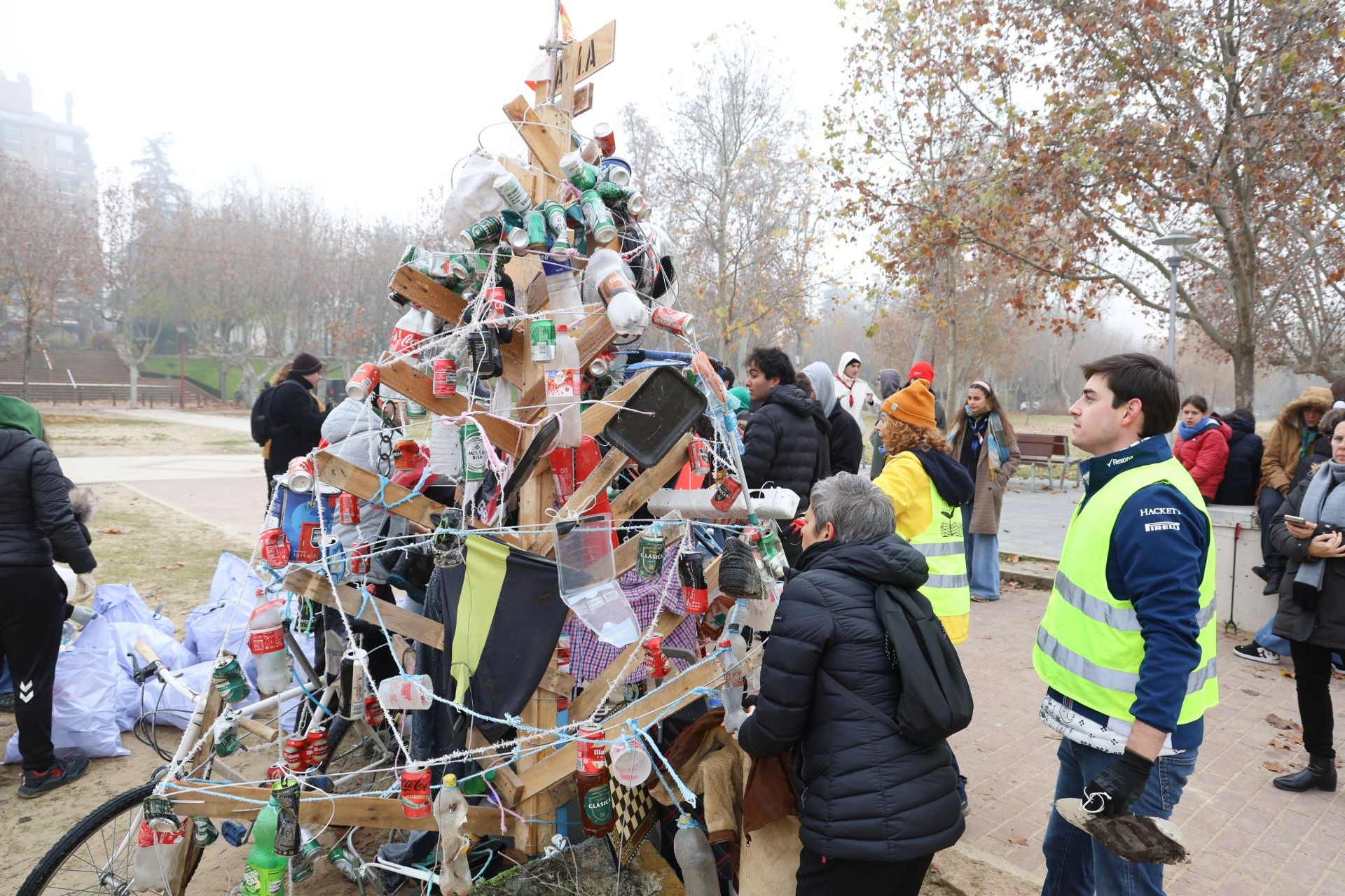 La jornada de recogida de basura junto al Pisuerga, en imágenes