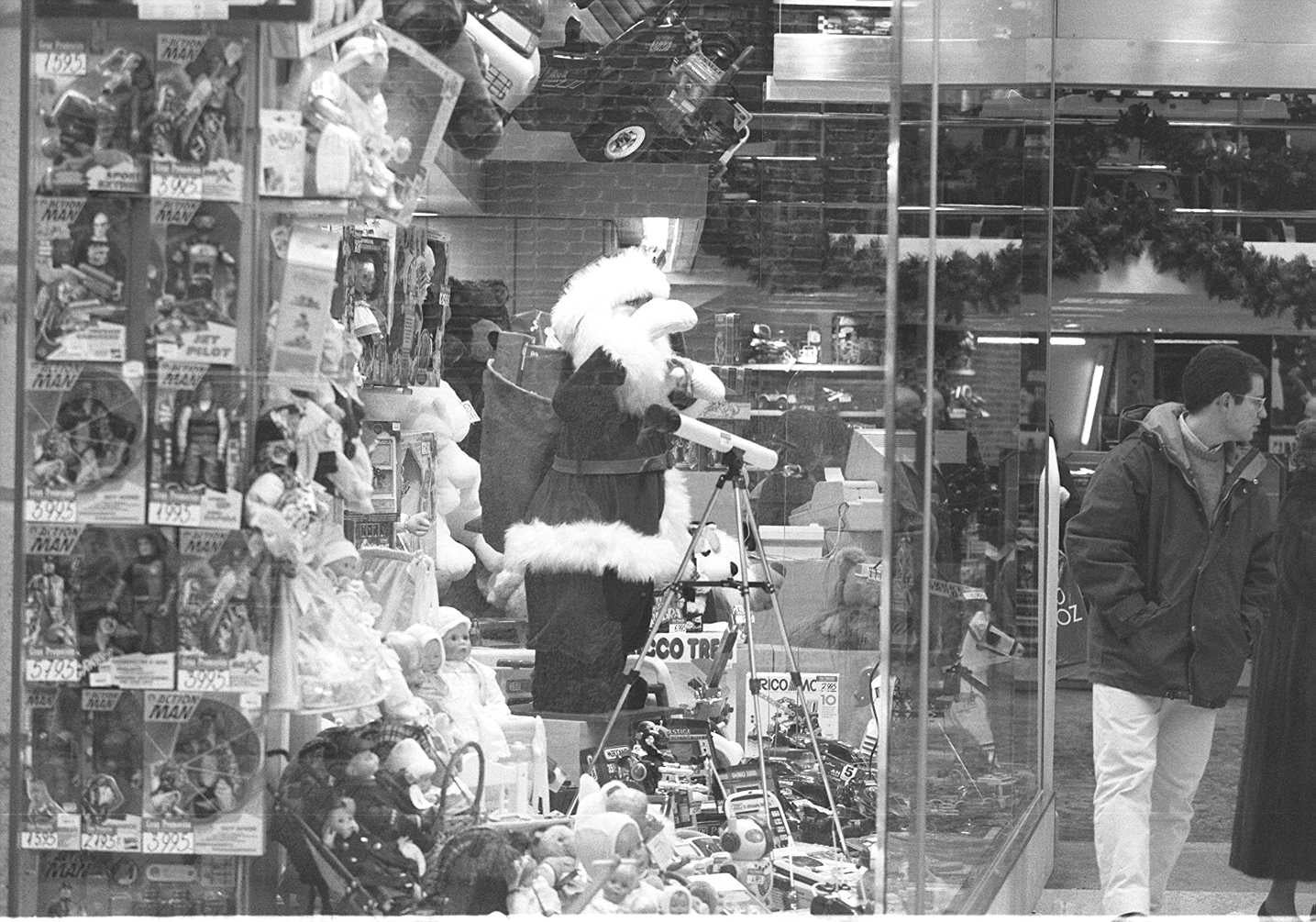 Escaparate de una tienda de juguetes. 4 de diciembre de 1997.