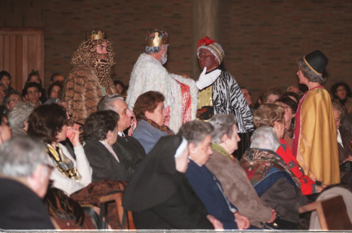 Un momento de la representación del Auto de Reyes en la Iglesia de los Jesuitas de Valladolid. 4 de enero de 1998.