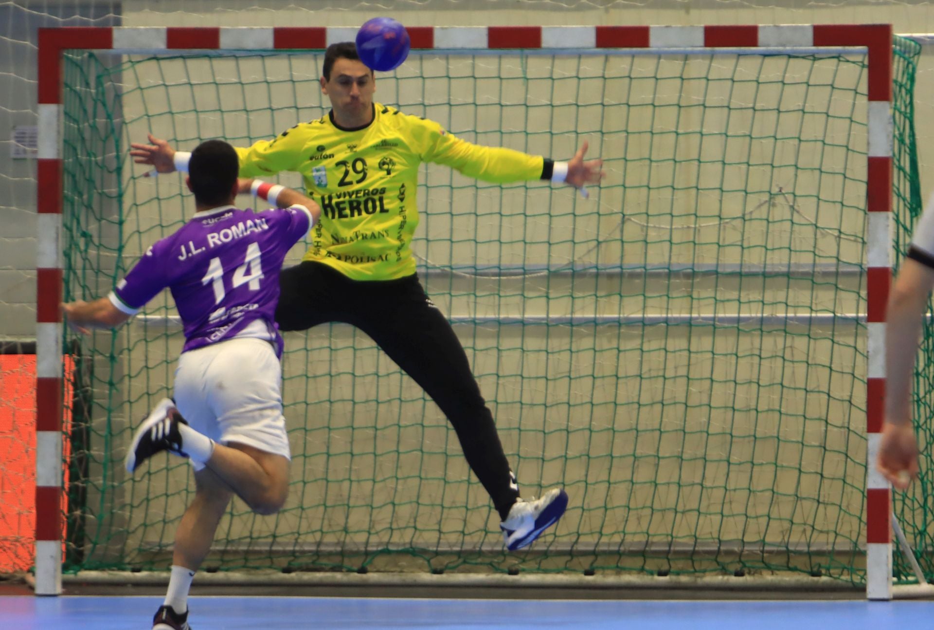 La victoria del Balonmano Nava, en imágenes