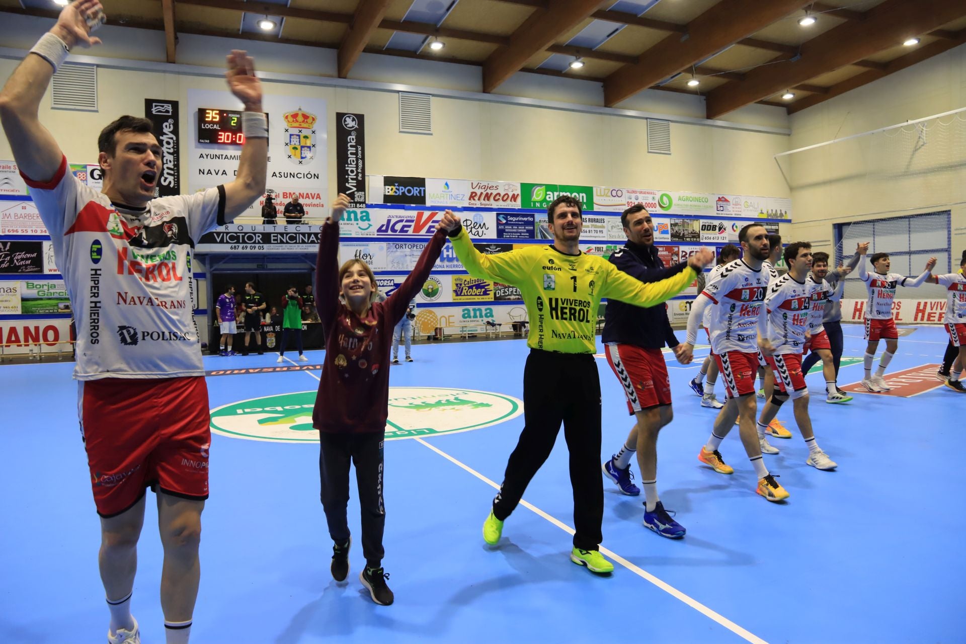 La victoria del Balonmano Nava, en imágenes