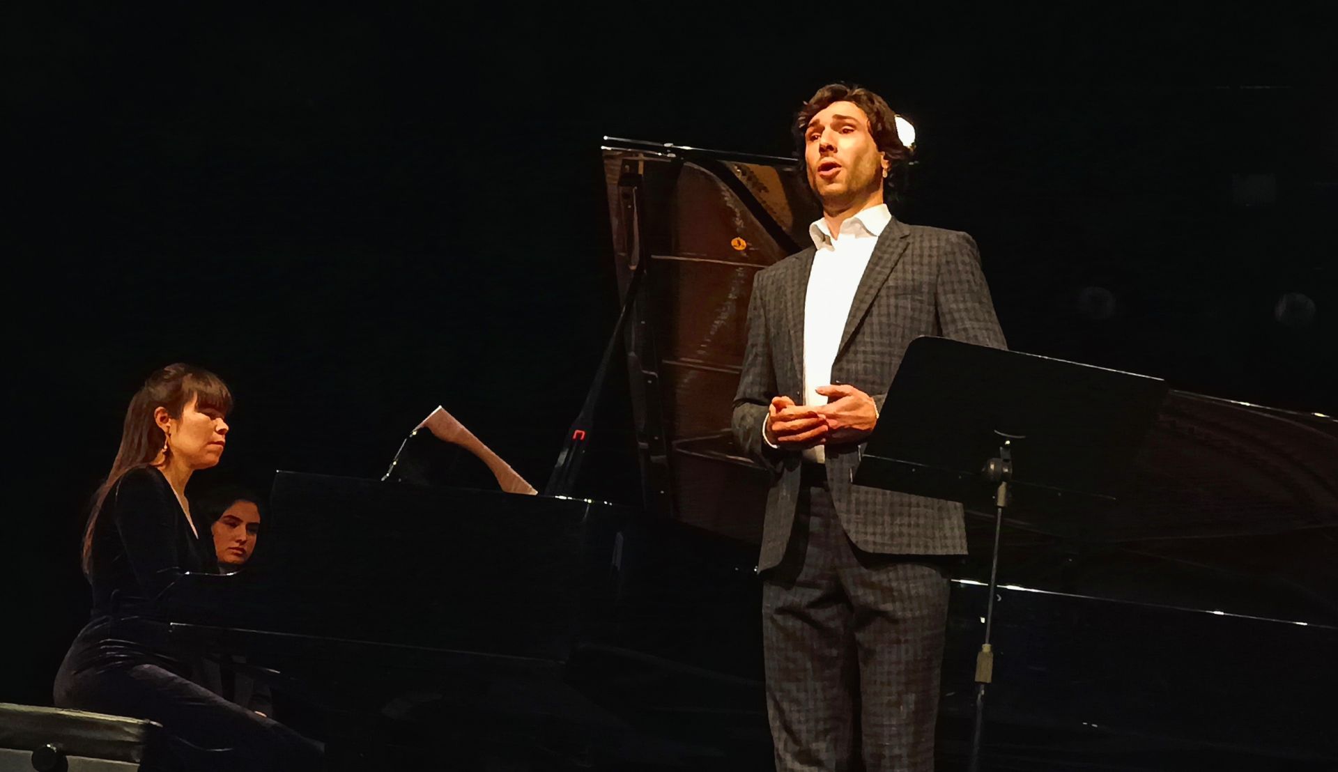 Milan Peresic, junto a Quimey Urquiaga, al piano.
