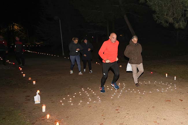 Correr entre velas en Palencia, un entrenamiento simpático