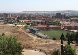 Terrenos junto al campo del Otero en los que se construirá el aparcamiento.