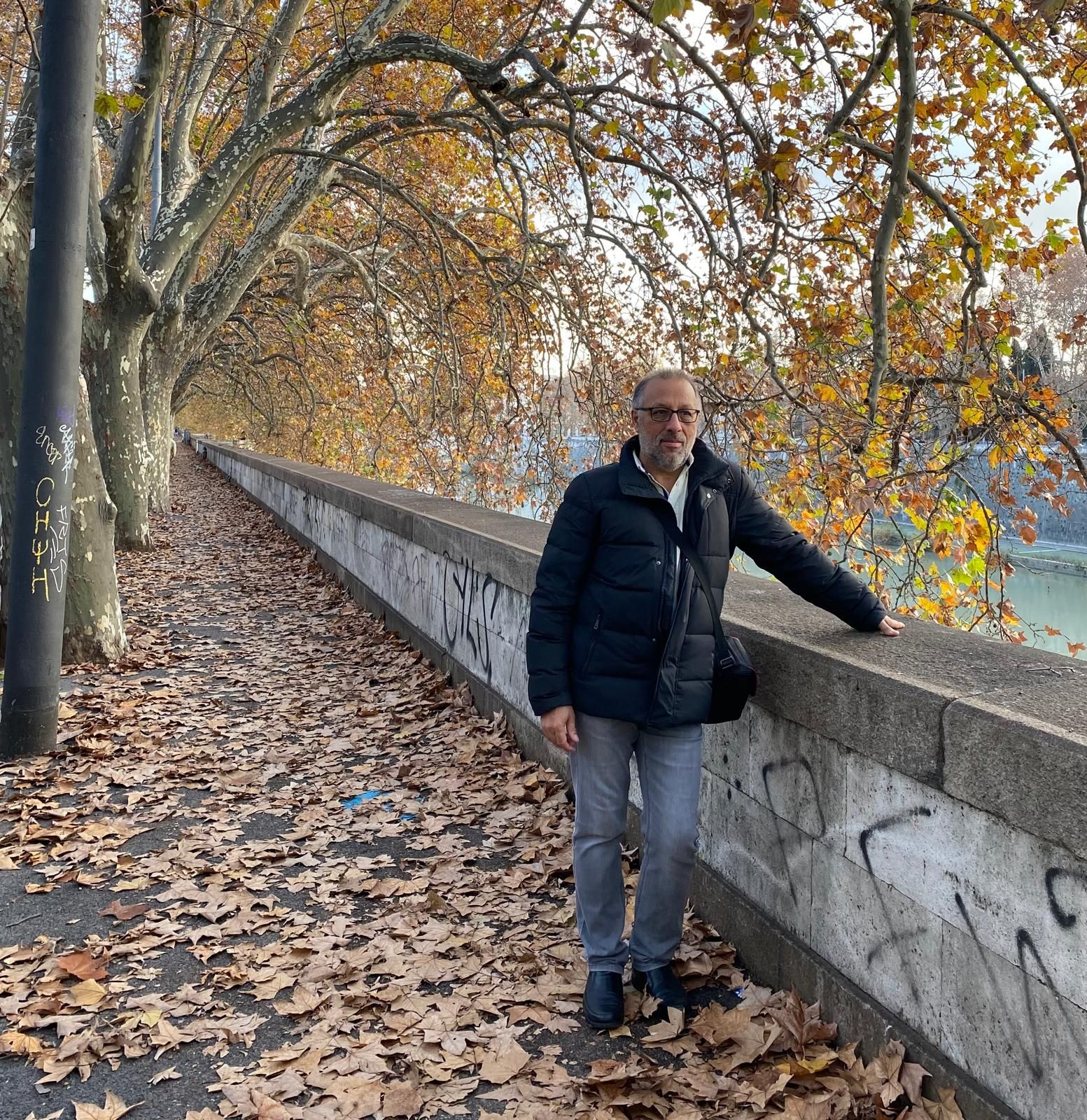 Ángel Llorente, junto al río Pisuerga.