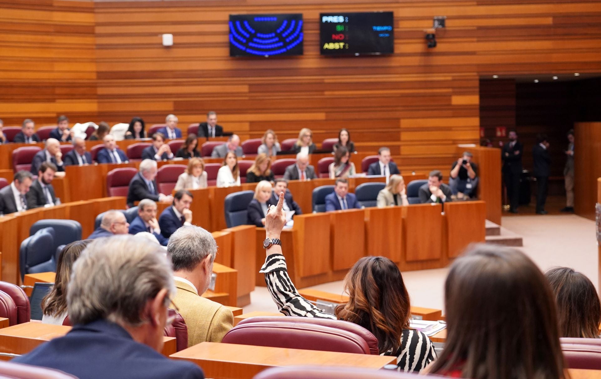 Votación en la segunda sesión del pleno de las Cortes de Castilla y León.