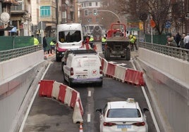 Vehículos salen del túnel de Labradores en dirección al centro.