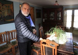 Carlos Muñoz de Pablos, en el comedor de la antigua pensión de la calle Desamparados donde vivió Machado.