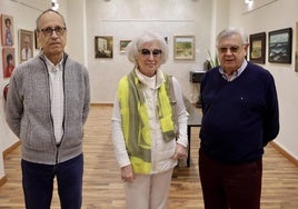 Jesús Feijó Muñoz, María Jesús Casado y Juan Antonio López Sastre, profesores jubilados de la UVA que exponen sus obras pictóricas.